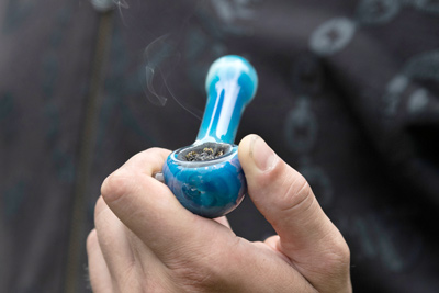 Smoking-Hash-In-A-Pipe Smoking Hash In A Pipe 400x267